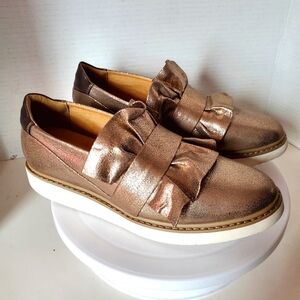 Geox Respira Thymer Gold Ruffled Loafers Size 10 US or 40 Eu